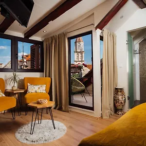 Gostinjska kuća Old Town Stars With Free Parking, Trogir